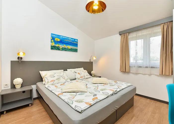 Apartament Mare 2407 *