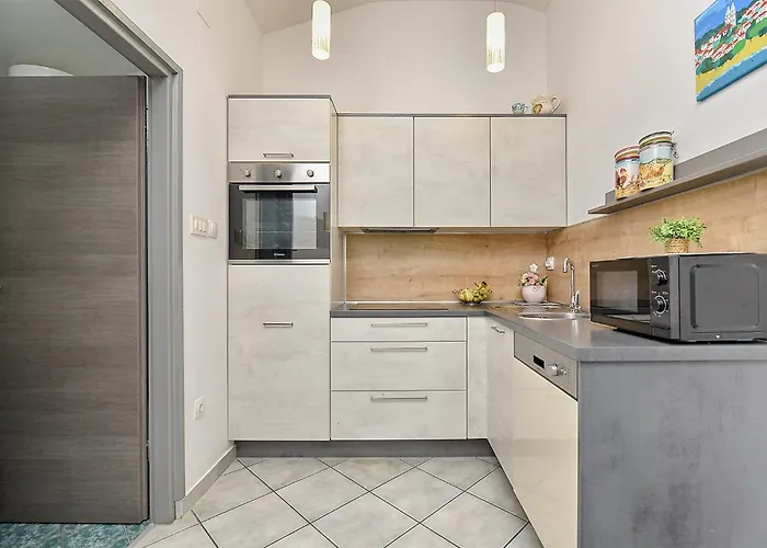 Apartament Mare 2407 *