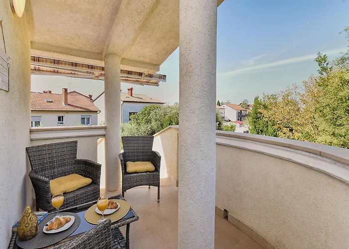 Apartament Mare 2407 *